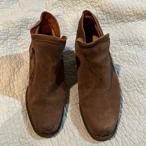 Born booties - like new